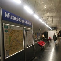 Photo taken at Métro Michel-Ange – Molitor [9,10] by GARY 🇫🇷🚅 on 9/21/2018
