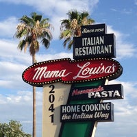 Das Foto wurde bei Mama Louisa&amp;#39;s Italian Restaurant von Phoebe R. am 7/31/2013 aufgenommen