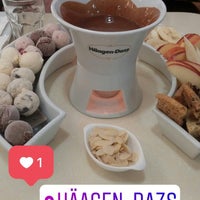 Photo taken at The House of Häagen-Dazs by Patricia T. on 5/16/2017