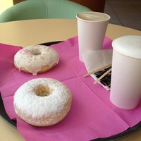 4/22/2013에 Евгения К.님이 MO Donuts &amp;amp; Coffee에서 찍은 사진