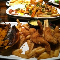 Photo taken at LongHorn Steakhouse by Kendal B. on 11/28/2012