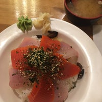 รูปภาพถ่ายที่ Umai Sushi - Nanaimo โดย Yana U. เมื่อ 8/20/2018