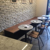 3/3/2016 tarihinde ᴡ A.ziyaretçi tarafından Qūentin Café'de çekilen fotoğraf