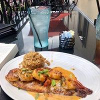Foto diambil di The Governor Seafood &amp;amp; Oyster Bar oleh jeff s. pada 5/26/2019