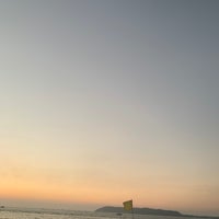 Foto tirada no(a) Miramar Beach por Bala M. em 2/15/2022