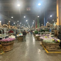 Photo taken at Mercado de Flores de Buenos Aires by Maria L. on 3/18/2022