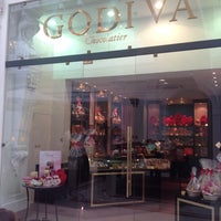 รูปภาพถ่ายที่ Godiva โดย 🌟Masha G. เมื่อ 2/2/2014
