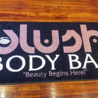 รูปภาพถ่ายที่ Blush Body Bar โดย Kimberly C. เมื่อ 11/29/2012