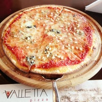 Снимок сделан в Valletta Pizza пользователем Maksim M. 3/31/2013