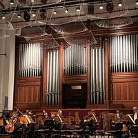รูปภาพถ่ายที่ Victoria Concert Hall - Home of the SSO โดย Nick T. เมื่อ 8/5/2022