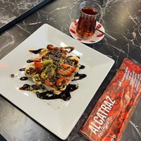 Foto scattata a Alcatraz Waffle Kumpir Coffee da Sümeyra Ö. il 3/26/2022