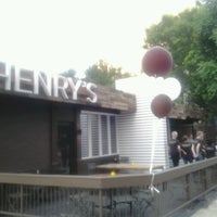 6/8/2013にTimothy K.がHenry&amp;#39;s Midtown Tavernで撮った写真
