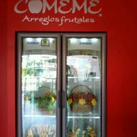 รูปภาพถ่ายที่ Comeme Arreglos Frutales โดย KarLa C. เมื่อ 12/15/2012