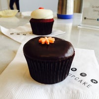 Photo taken at Georgetown Cupcake by Mike C. on 4/10/2016