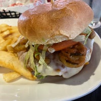 Photo taken at Red Robin Gourmet Burgers and Brews by Oliver P. on 10/12/2023