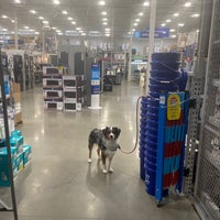 Photo taken at Lowe&amp;#39;s by Oliver P. on 6/26/2022