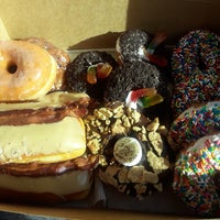 2/21/2018에 Ashley E.님이 YoYo Donuts &amp;amp; Coffee Bar에서 찍은 사진