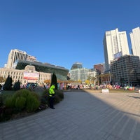 Photo taken at Seoul Plaza by 성열 조. on 11/12/2023