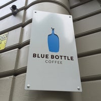 Photo taken at Blue Bottle Coffee by pale ,. on 6/19/2015