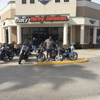 Foto tomada en Jim&amp;#39;s Harley-Davidson of St. Petersburg  por Walt B. el 11/14/2015