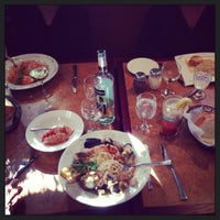 รูปภาพถ่ายที่ Spoto&amp;#39;s Italian Restaurant โดย Leo Z. เมื่อ 10/24/2013