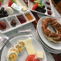 Photo taken at İnceoğlu Pastanesi by Eren on 12/4/2017