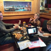 Photo taken at Red Robin Gourmet Burgers and Brews by Mimmo on 12/26/2015