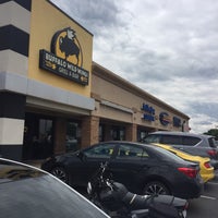 Photo taken at Buffalo Wild Wings by Fahad A. on 5/23/2017