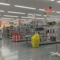Photo taken at ヤマダ電機 テックランド NEW寝屋川店 by 1234-5963 on 8/6/2016