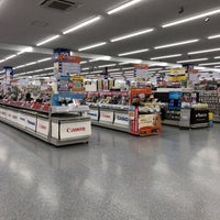 Photo taken at ヤマダ電機 テックランド NEW寝屋川店 by 1234-5963 on 1/18/2018