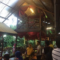 Photo taken at Restoran Anjung Warisan (Tree Top) by Zahra Z. on 6/21/2016