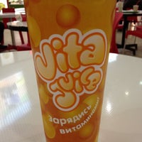 Photo taken at Vita Juice by Liana K. on 4/5/2013