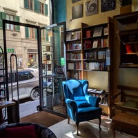 Foto tirada no(a) La Cité Libreriacafè por Lane R. em 4/27/2019