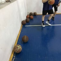 รูปภาพถ่ายที่ Hidayet Türkoğlu Basketbol ve Spor Okulları Dikmen โดย Sertaç เมื่อ 2/17/2017