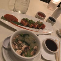 Foto diambil di Uptown Sushi oleh Briana W. pada 12/8/2017