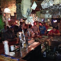 Das Foto wurde bei Chuck&amp;#39;s Bar von Barry L. am 5/11/2013 aufgenommen
