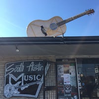 10/17/2015에 Paul D.님이 South Austin Music에서 찍은 사진