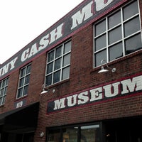 Das Foto wurde bei Johnny Cash Museum and Bongo Java Cafe von Paul D. am 7/3/2013 aufgenommen