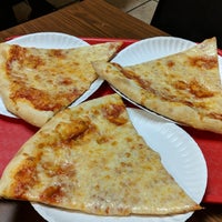 Снимок сделан в Paulie&amp;#39;s Pizza пользователем Karissa✨ 3/16/2019