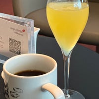 Photo taken at Virgin Atlantic Clubhouse by Hao C. on 6/17/2023