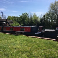 Photo taken at Grand Union Canal (Slough Arm) by Steve K. on 5/5/2016