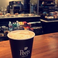 Das Foto wurde bei Peet&amp;#39;s Coffee &amp;amp; Tea von ♌️ . am 4/28/2019 aufgenommen