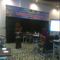 Review Ambasador Meeting Room