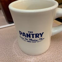 Das Foto wurde bei The Pantry Restaurant von Betsy S. am 6/12/2022 aufgenommen