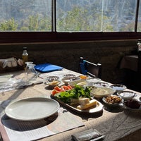 Foto diambil di Artemis Restaurant &amp;amp; Şarap Evi oleh Yasin M. pada 11/23/2023