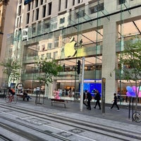 Photo taken at Apple Sydney by Dinakar N. on 11/20/2022