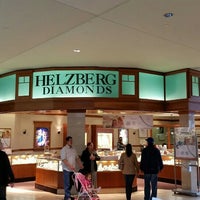 Photo taken at Helzberg Diamonds by Ricardo B. on 5/7/2016