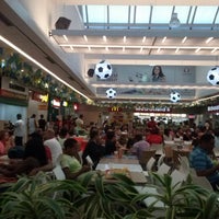Photo taken at Praça de Alimentação - Shopping Center Lapa by Marcos C. on 6/4/2014