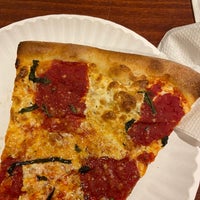Foto tomada en Iggy&amp;#39;s Pizzeria  por Dayee el 1/23/2022