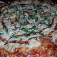 Снимок сделан в Georgee&amp;#39;s Pizza пользователем Tina H. 1/8/2013